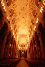 quebec15-inside-cathedral.jpg (336874 bytes)
