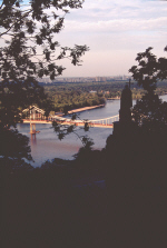 volodimir-overlooking-dnipro-river.jpg (137167 bytes)