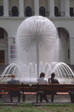 fountain.jpg (172899 bytes)