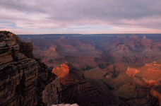 grandcanyon18-tips-in-sun.jpg (244071 bytes)