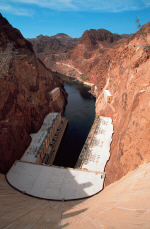 hoover04-looking-down.jpg (291852 bytes)