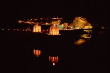 hoover31-night-reflections.jpg (100738 bytes)