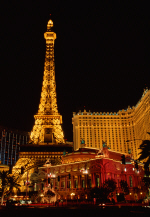 lasvegas-14-tower-at-night.jpg (264052 bytes)