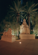 lasvegas-luxor-sphynx.jpg (239579 bytes)
