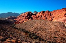 lasvegas-redrock22-spotted-field.jpg (420923 bytes)