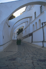 lavra-priests-arch.jpg (136470 bytes)