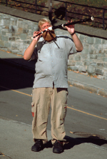 quebec04-street-performer.jpg (220934 bytes)
