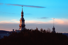 quebec29a-churches-sunrise.jpg (203417 bytes)