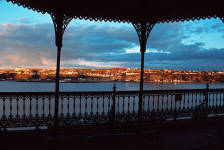 quebec30-sunrise-gazebo.jpg (256270 bytes)