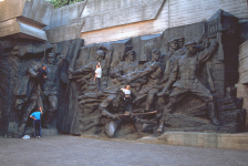 slava07-kids-climbing-murals.jpg (197519 bytes)
